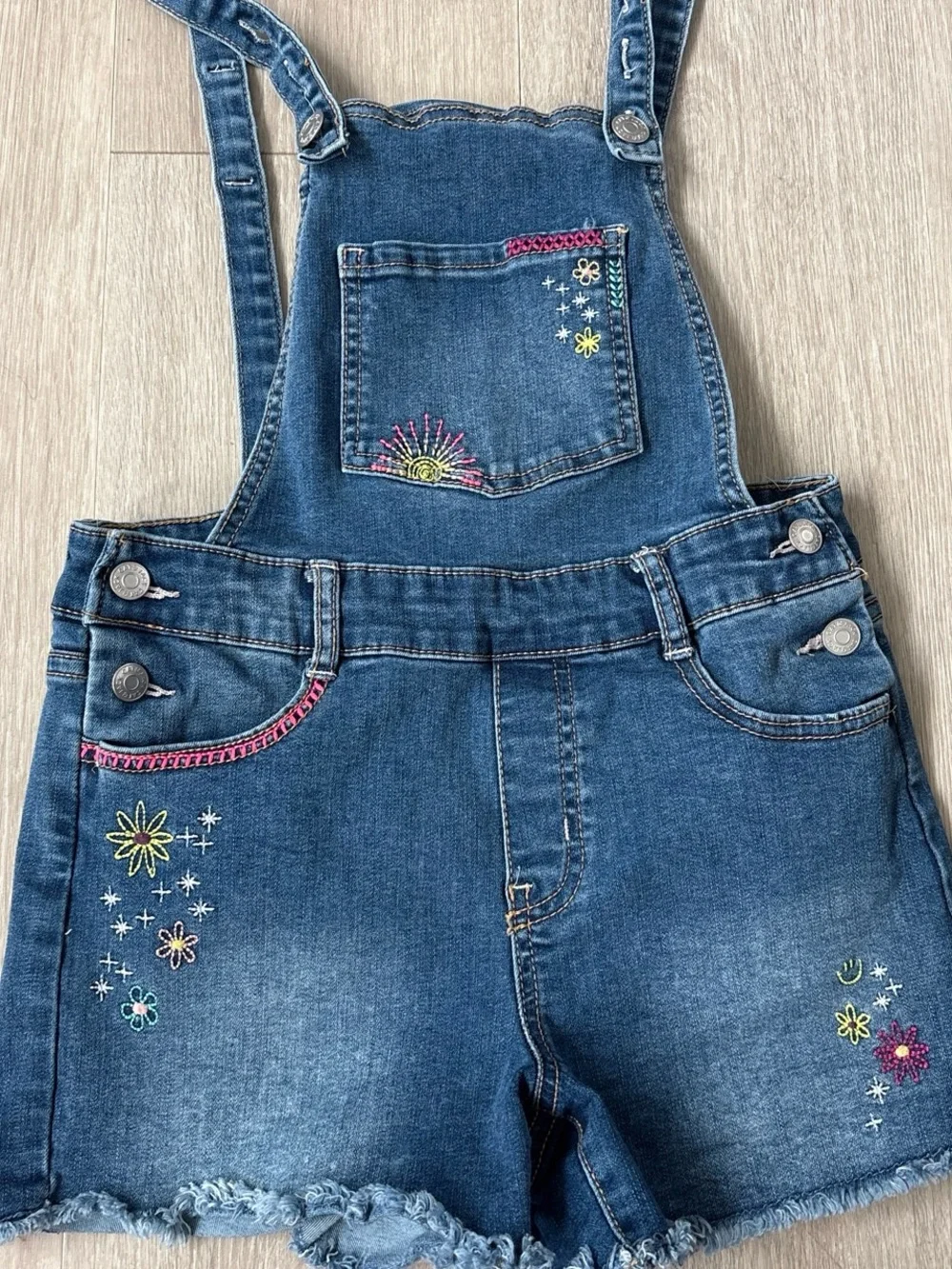 Cat & Jack Girls Denim Short Overalls Size 7/8 Embroidered Floral & Sun Details